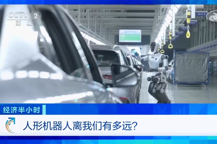 中央电视台《经济半小时》栏目对球速体育机器人的专题报道